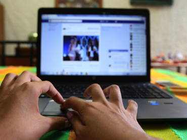 La aplicación permite al usuario borrar desde mensajes privados hasta comentarios y fotos. EL INFORMADOR